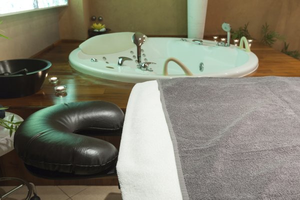 Comment choisir la parfaite baignoire îlot d'angle pour votre salle de bain?